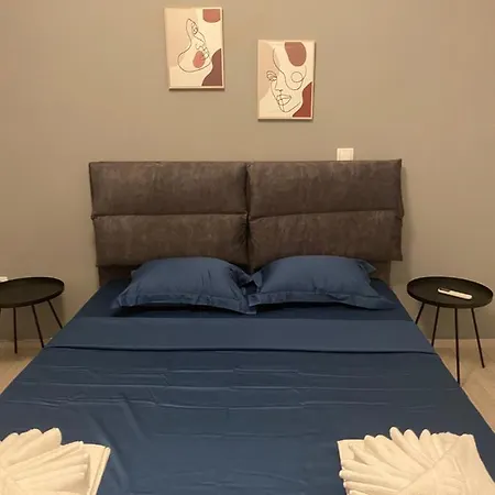 Cozy 4 Apartment